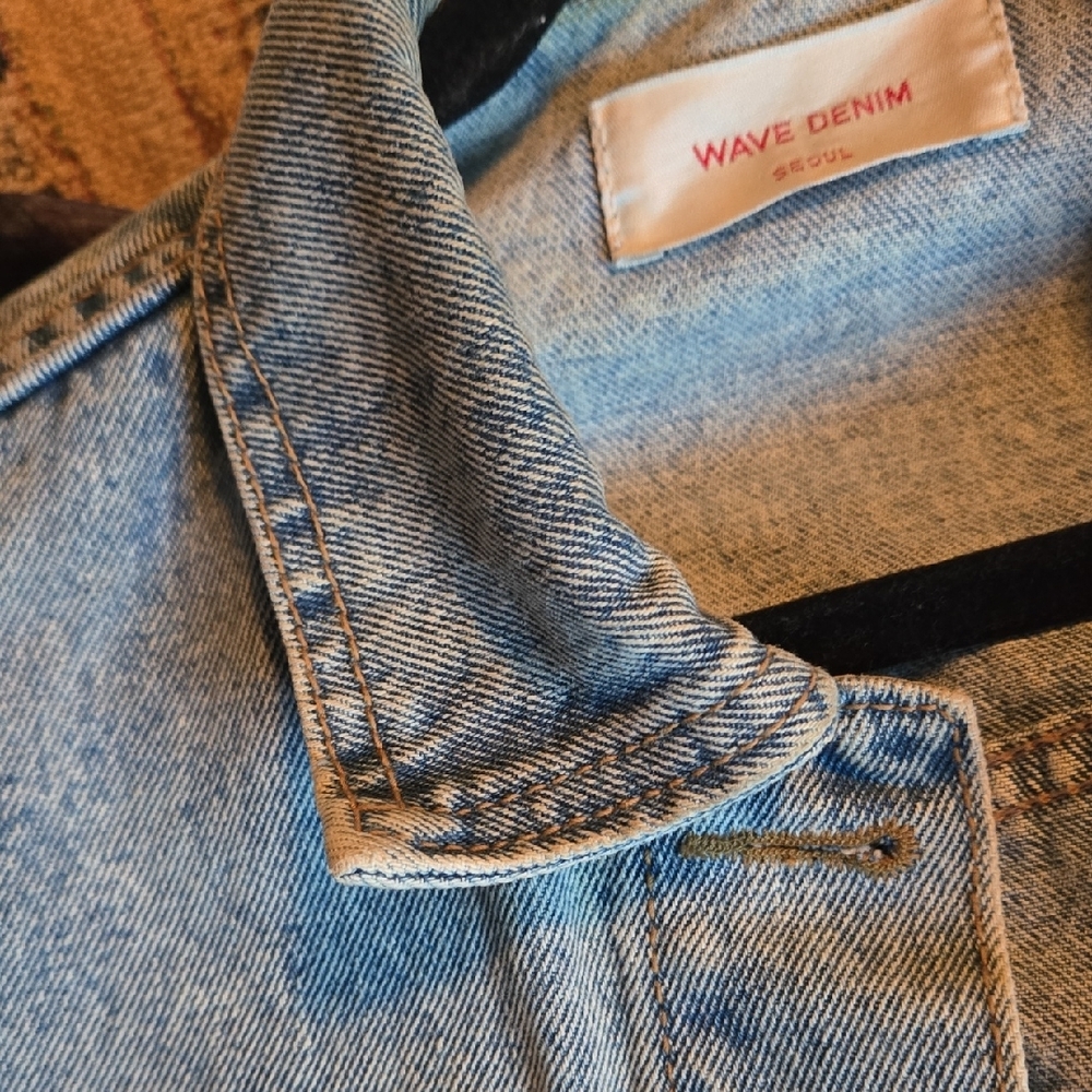 Cropped Distressed Denim Jacket - Picture 13 of 16